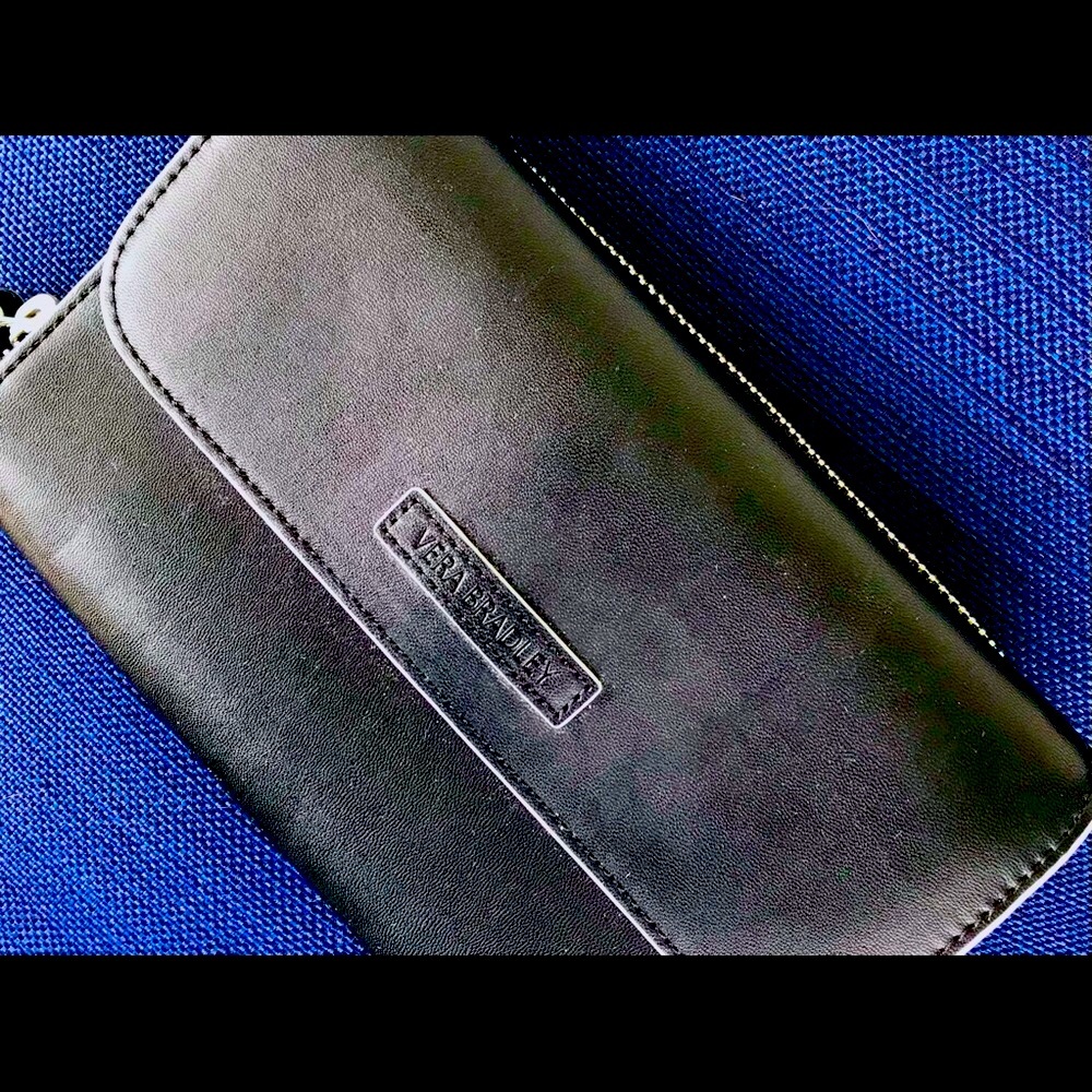 🖤NWOT Vera Bradley black leather wristlet🖤